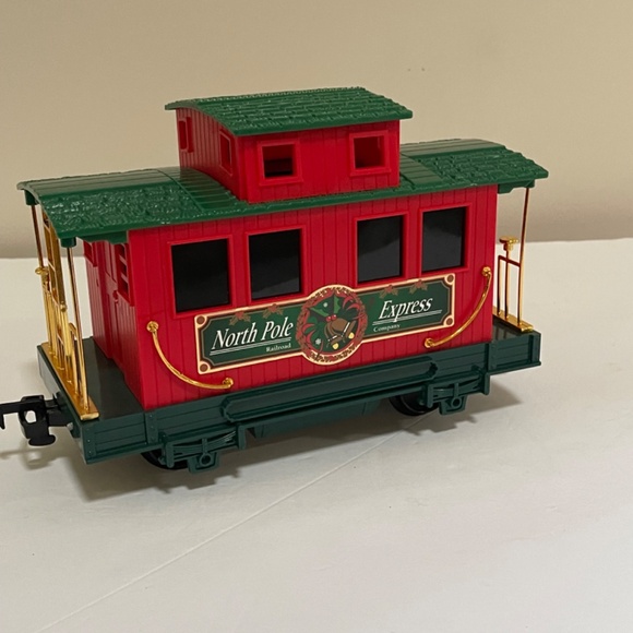 Eztec G-Scale Christmas North Pole Express Caboose Train Railroad Car - Picture 4 of 6